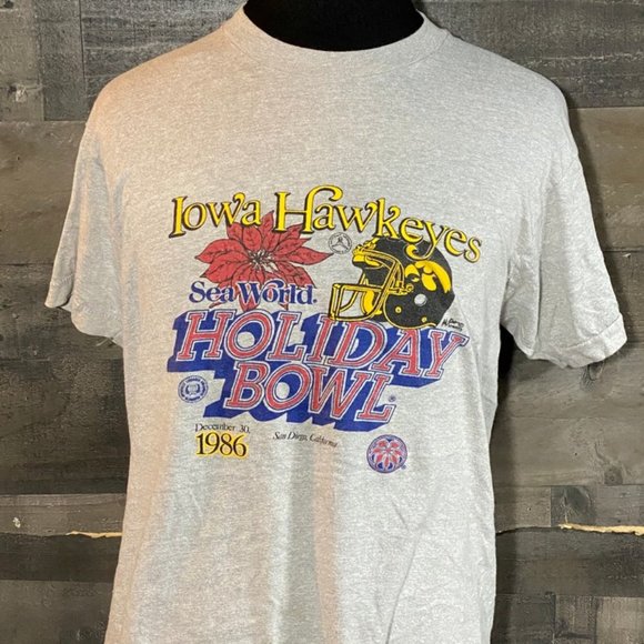 Tops - Vintage University Of Iowa Hawkeyes Holiday Bowl 1986 College Footbal shirt men